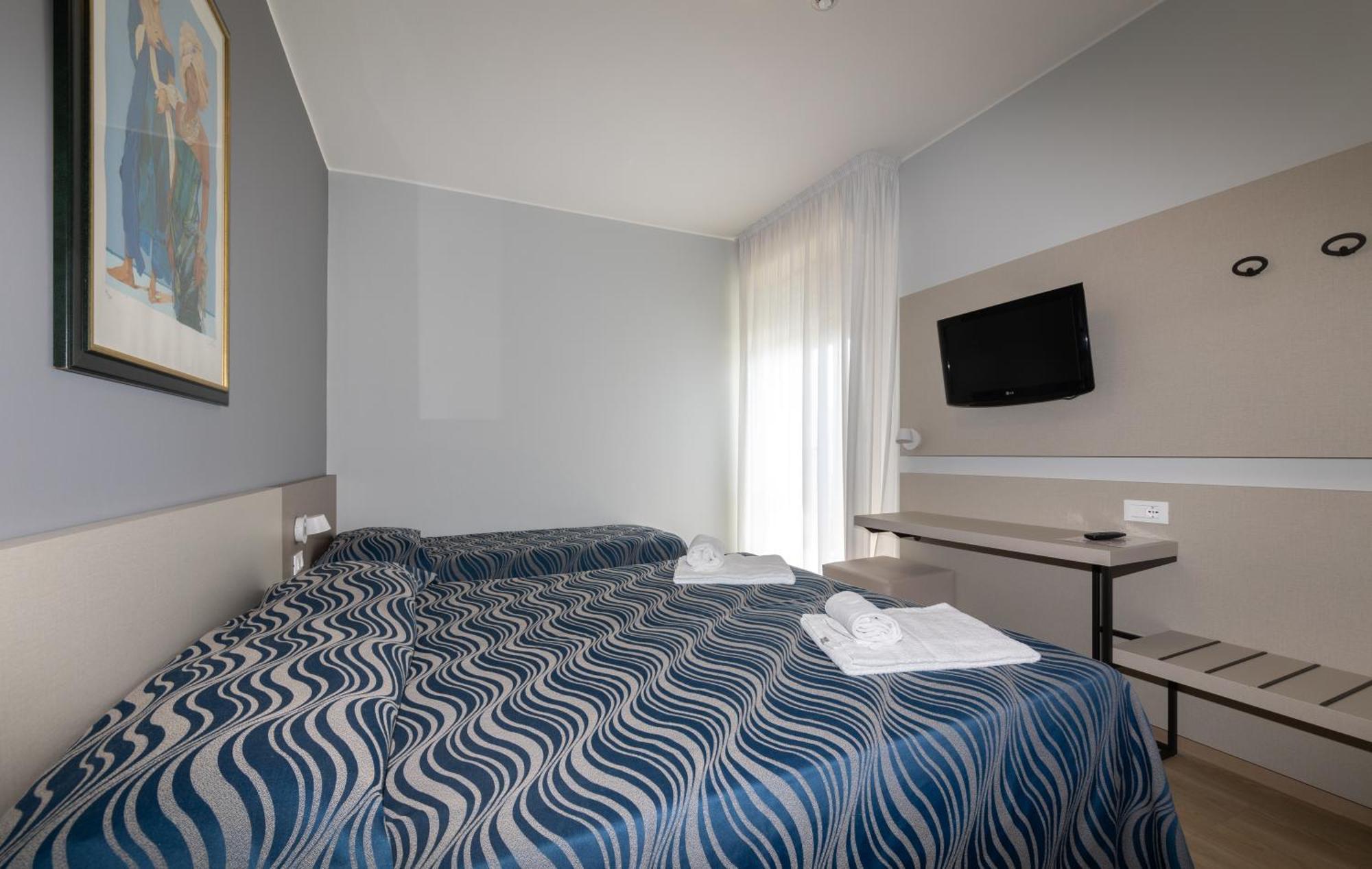 Hotel Nember Лидо ди Йезоло Екстериор снимка