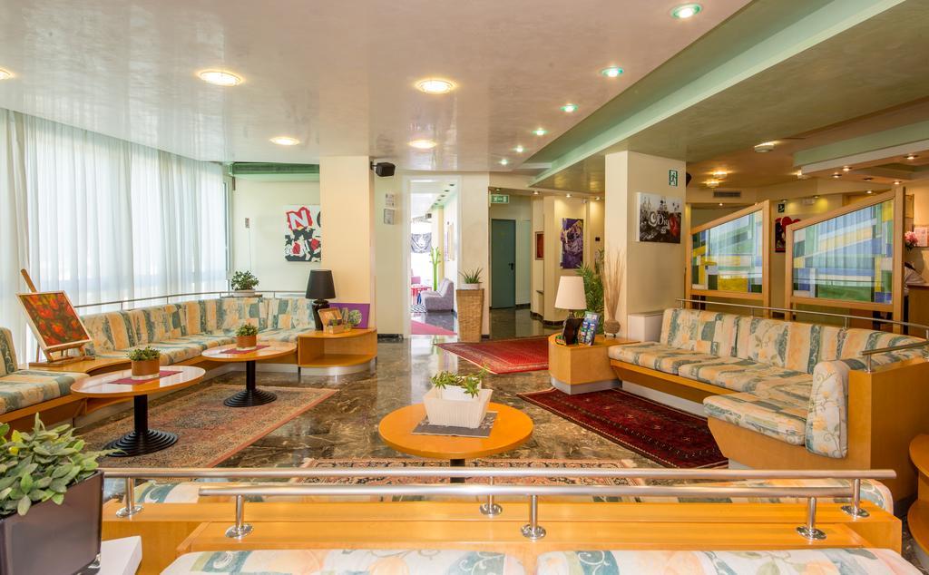 Hotel Nember Лидо ди Йезоло Екстериор снимка