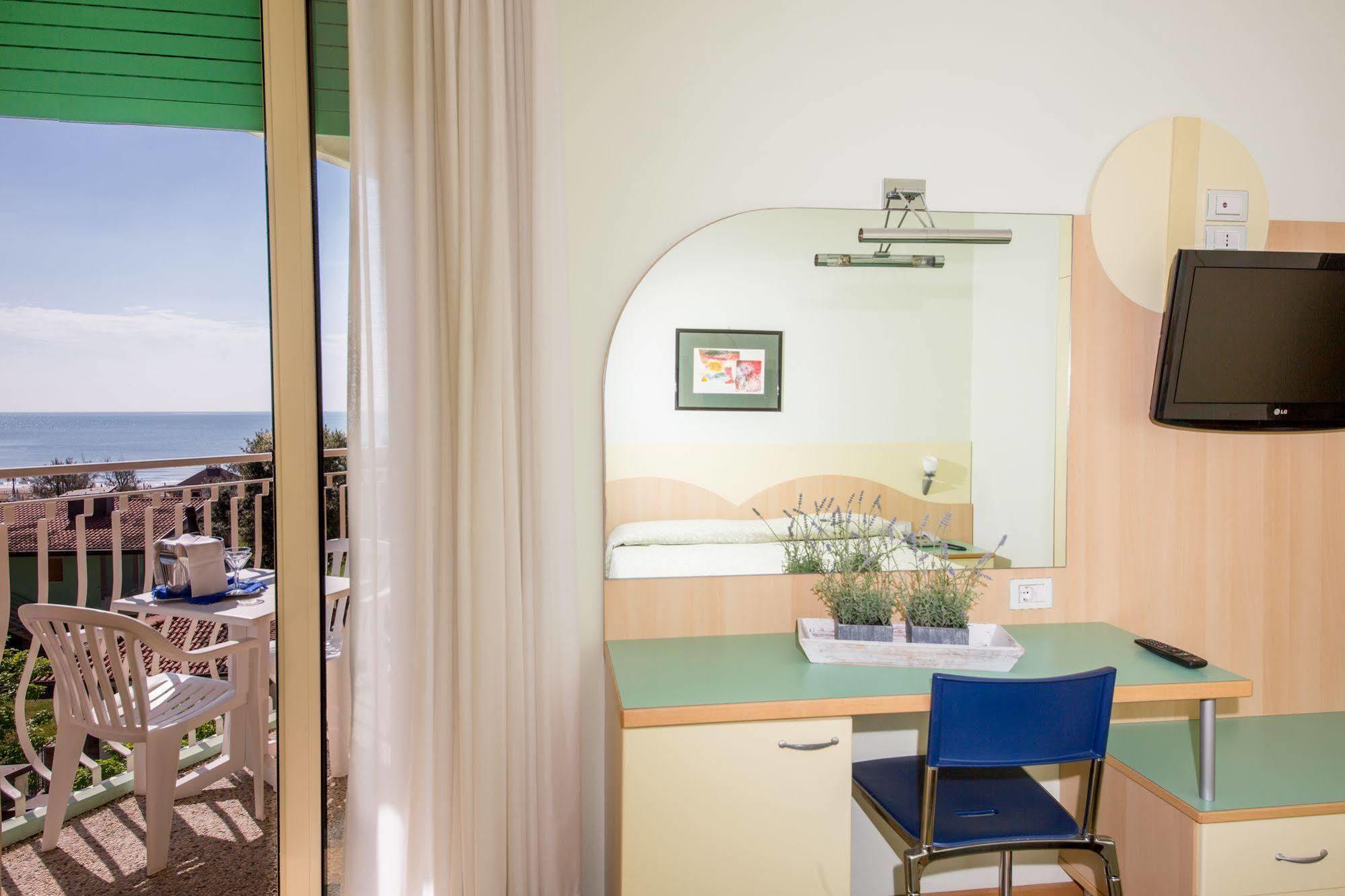 Hotel Nember Лидо ди Йезоло Екстериор снимка