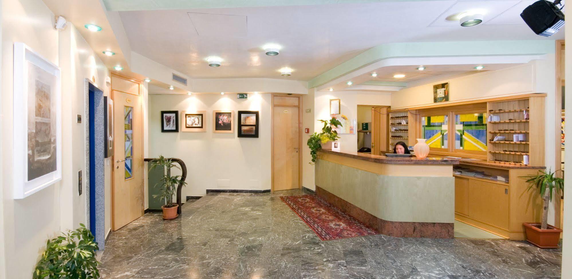 Hotel Nember Лидо ди Йезоло Екстериор снимка